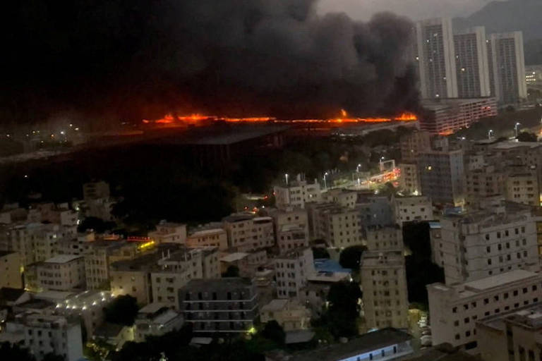 Capa: Incêndio de grandes proporções atinge estacionamento da BYD em Shenzhen, na China